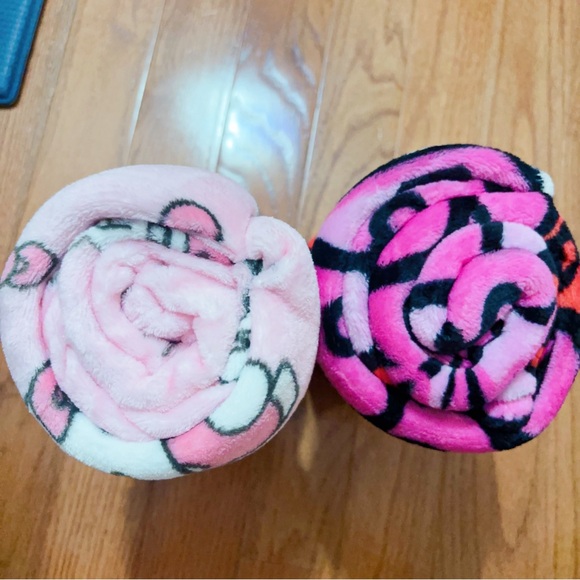 2x Hello Kitty Face More Bows Please Plush Silk Touch Throw Blanket 46" x 60" - Picture 7 of 10